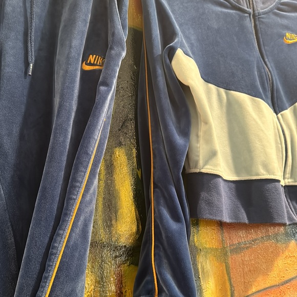 Nike velour joggers and matching cropped zip jacket size small (set) - Picture 5 of 8